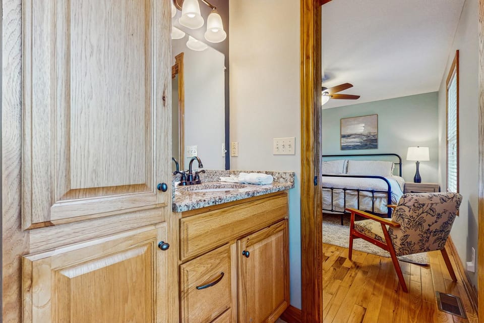 Serene Home Sleeps 14 Dock Waterslide Near Marina House in Caryville