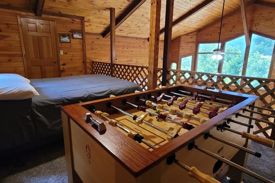 Spacious Cabin Sleep 10 Hot Tub Shared Pool Games Cabin in Pittman Center