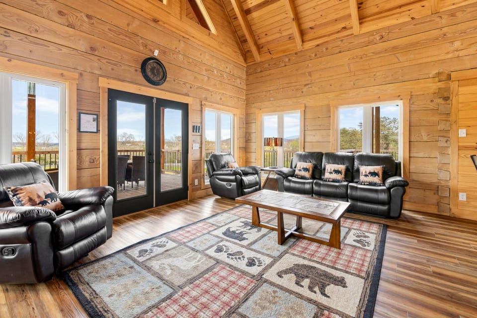 Spacious Cabin Sleep 22 Hot Tub Game Theatre View Cabin in Pigeon Forge