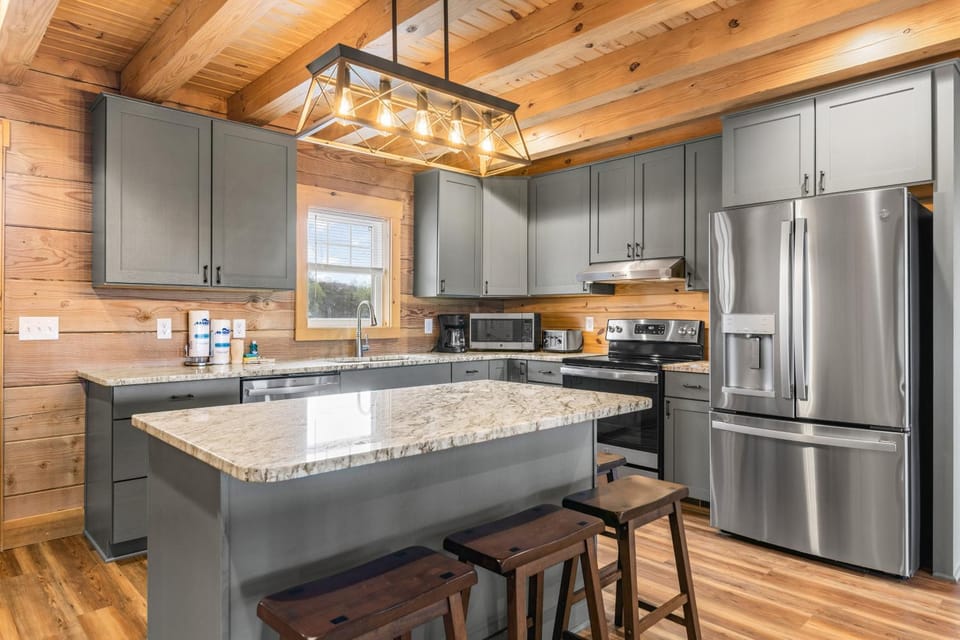 Spacious Cabin Sleep 22 Hot Tub Game Theatre View Cabin in Pigeon Forge