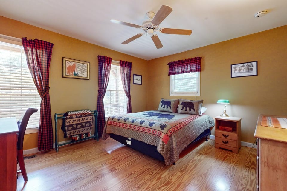 Serene Home Near Douglas Lake Yard Games Grill House in Sevierville