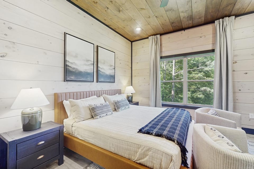 Spacious Family Friendly Cabin Pool Games Theater Cabin in Sevier County