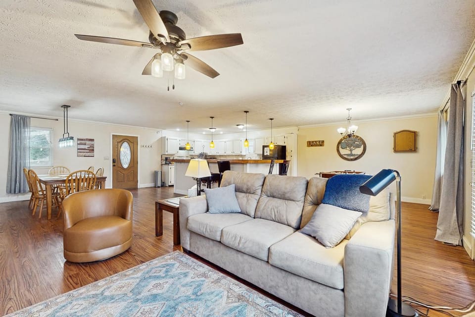 Cozy Lake Duplex Sleeps 5 Games Dog-friendly House in Caryville