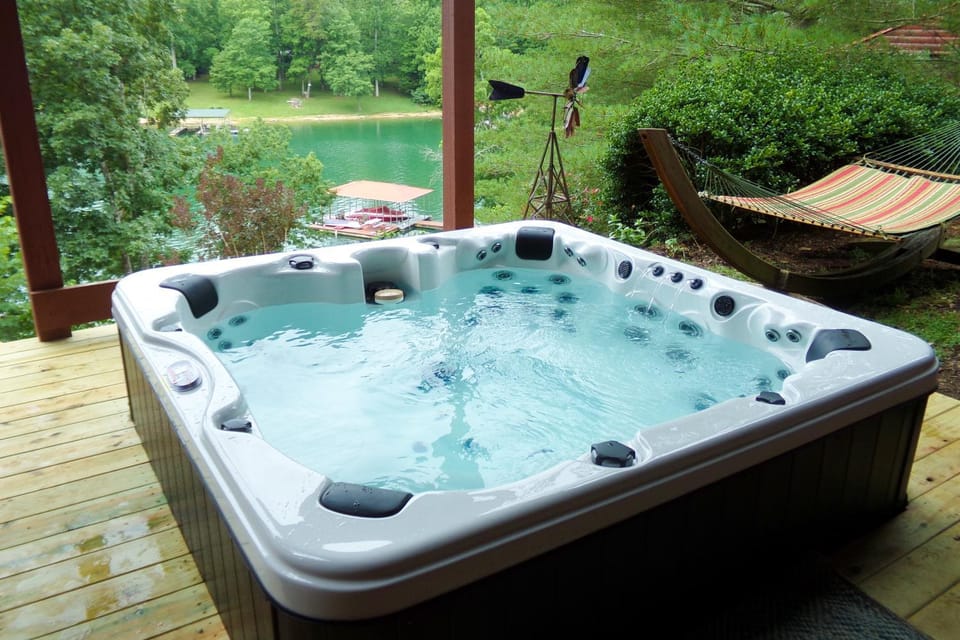 Lakefront Retreat Sleeps 16 Dock Boat Slips Grill House in Norris Lake