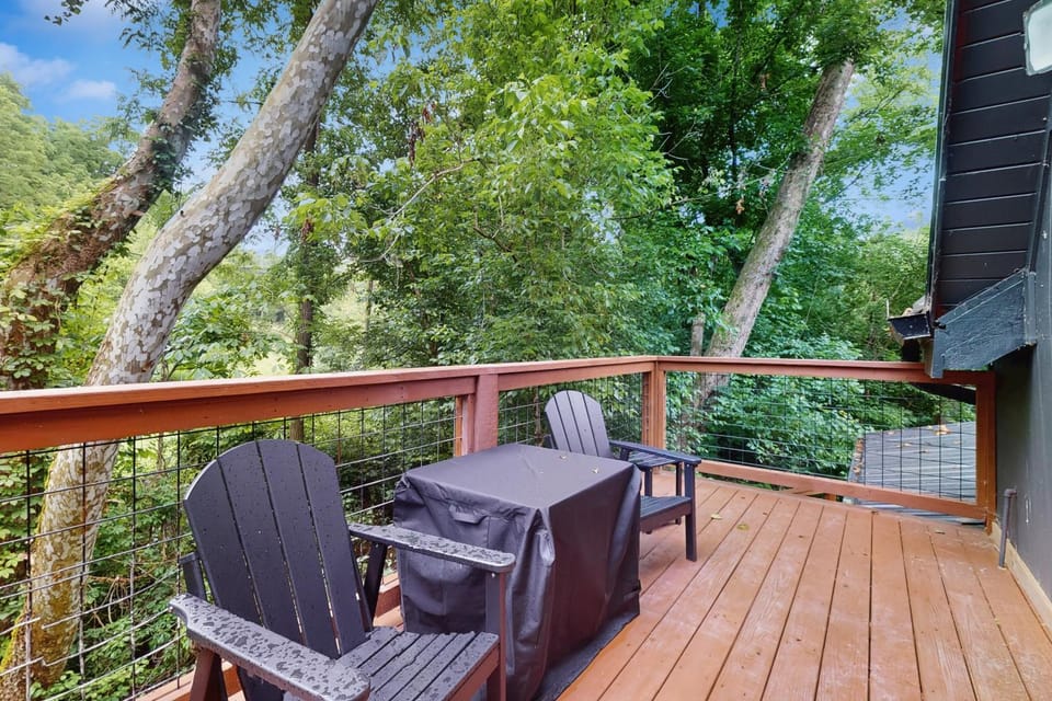 Charming Cabin Sleeps 10 Hot Tub Fireplace Cabin in Douglas Lake