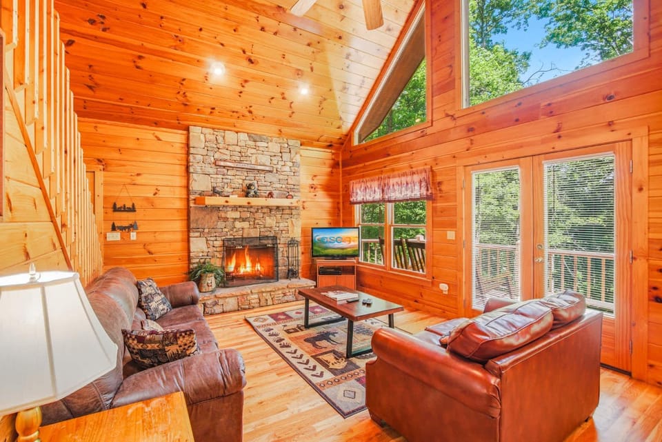 Cozy Cabin Sleeps 8 Catch-Release Fishing Pond Cabin in Sevier County