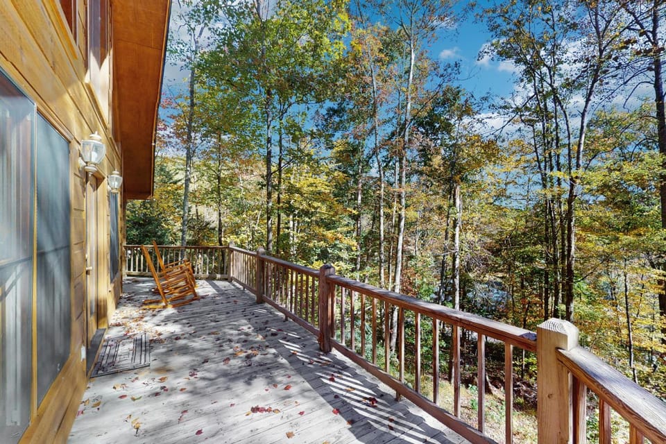 Cozy Cabin Sleeps 8 Catch-Release Fishing Pond Cabin in Sevier County