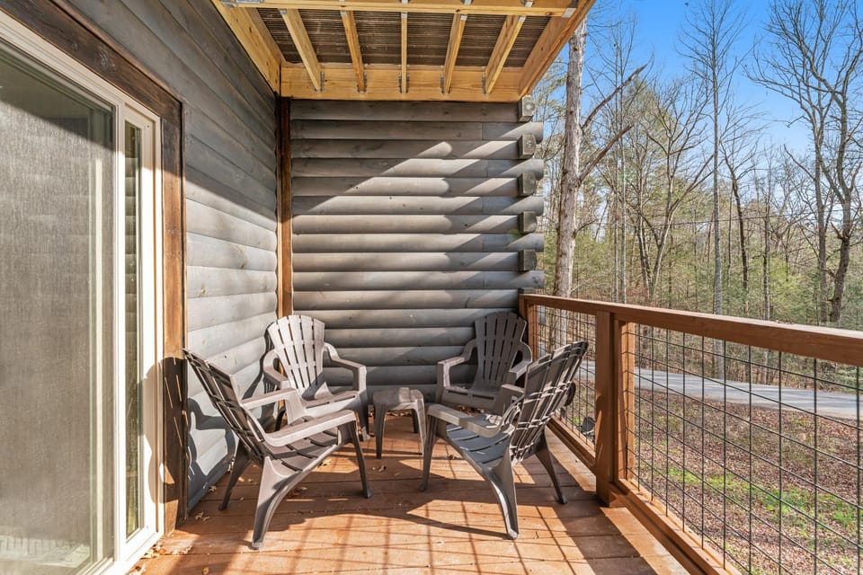 Cozy Cabin Sleep 12 Indoor pool Theater-Game Room Cabin in Sevier County