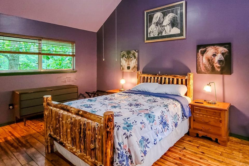 Charming Serene Mtn Hideaway Sleeps 4 Deck House in Sevier County