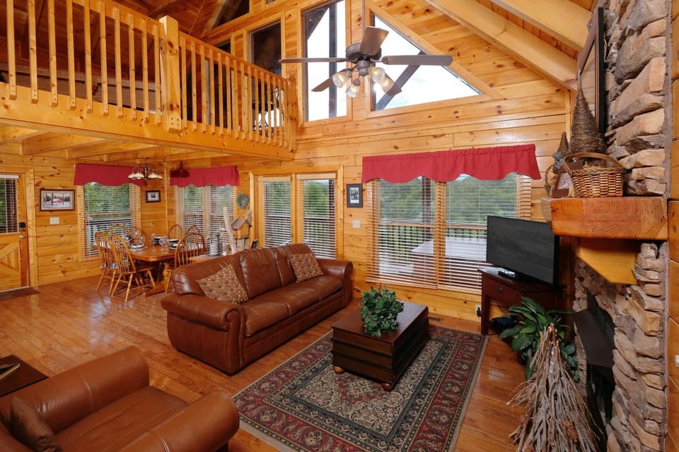 Lovely Cabin Sleep 12 Mtn Views Hot Tub Fireplace Cabin in Sevier County