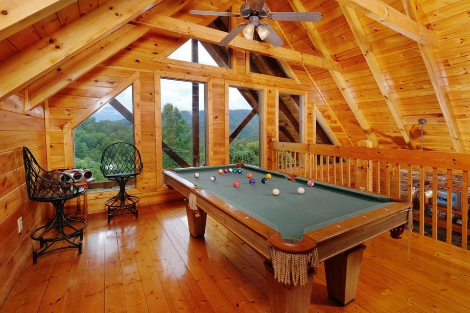 Lovely Cabin Sleep 12 Mtn Views Hot Tub Fireplace Cabin in Sevier County