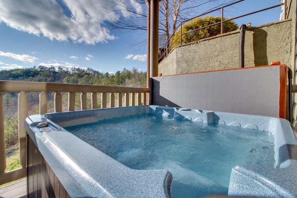 Mtn Getaway Sleeps 12 Spectacular Views Hot Tub House in Sevier County