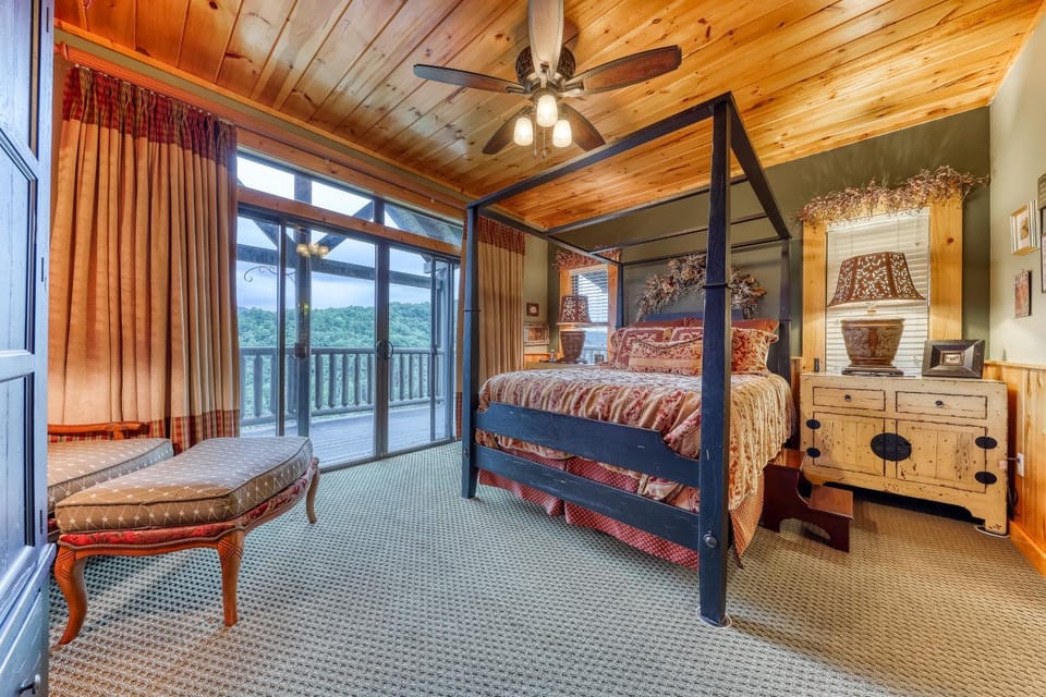 Mtn Getaway Sleeps 12 Spectacular Views Hot Tub House in Sevier County