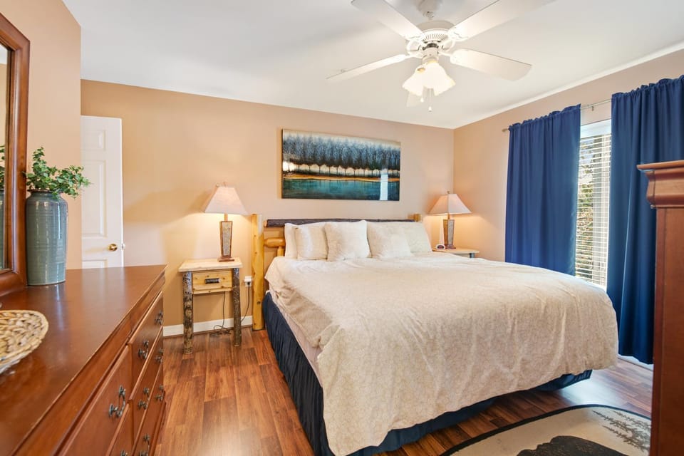 Dreamy Condo Near Downtown Sleeps 6 Creek Views House in Pigeon Forge