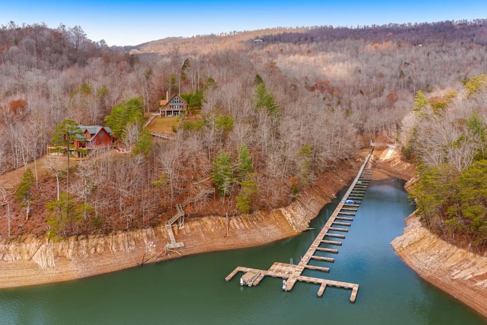Lakefront House Sleeps 12 Hot Tub Mtn view Grill House in Norris Lake