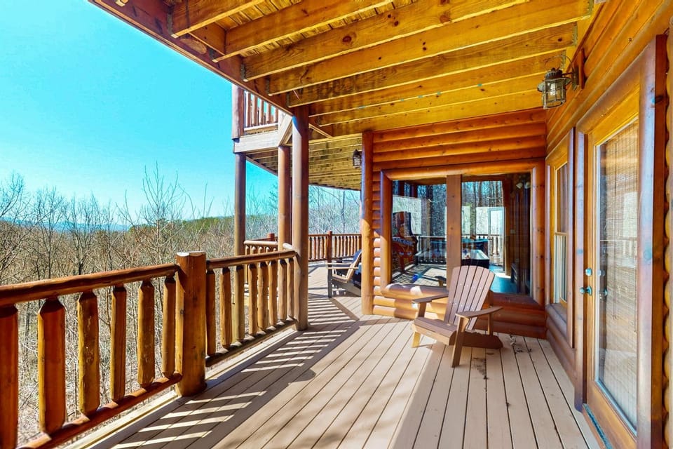 Luxe Mtn Home Seep 12 Hot Tub Foosball Pool table House in Pittman Center