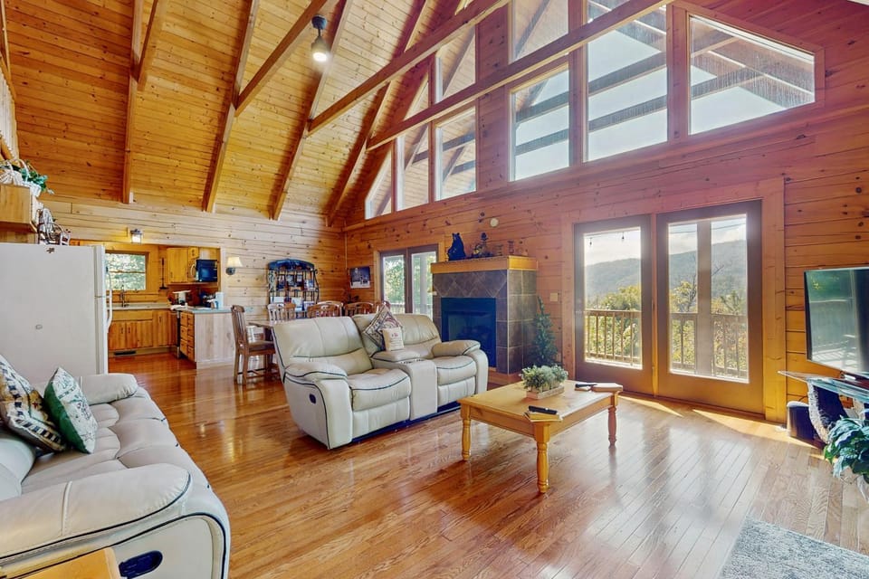 Mtn View Cabin Sleeps 6 Fireplaces Screened Patio Cabin in Sevier County