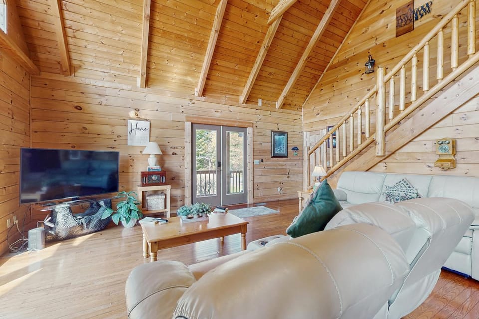 Mtn View Cabin Sleeps 6 Fireplaces Screened Patio Cabin in Sevier County