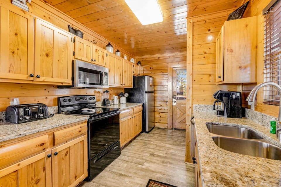 Mtn Retreat for 12 Hot Tub Games Deck Shared Pool House in Sevier County