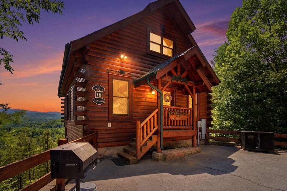 Cabin W Amazing Views Hot Tub Shared Sauna-Pool Cabin in Sevier County