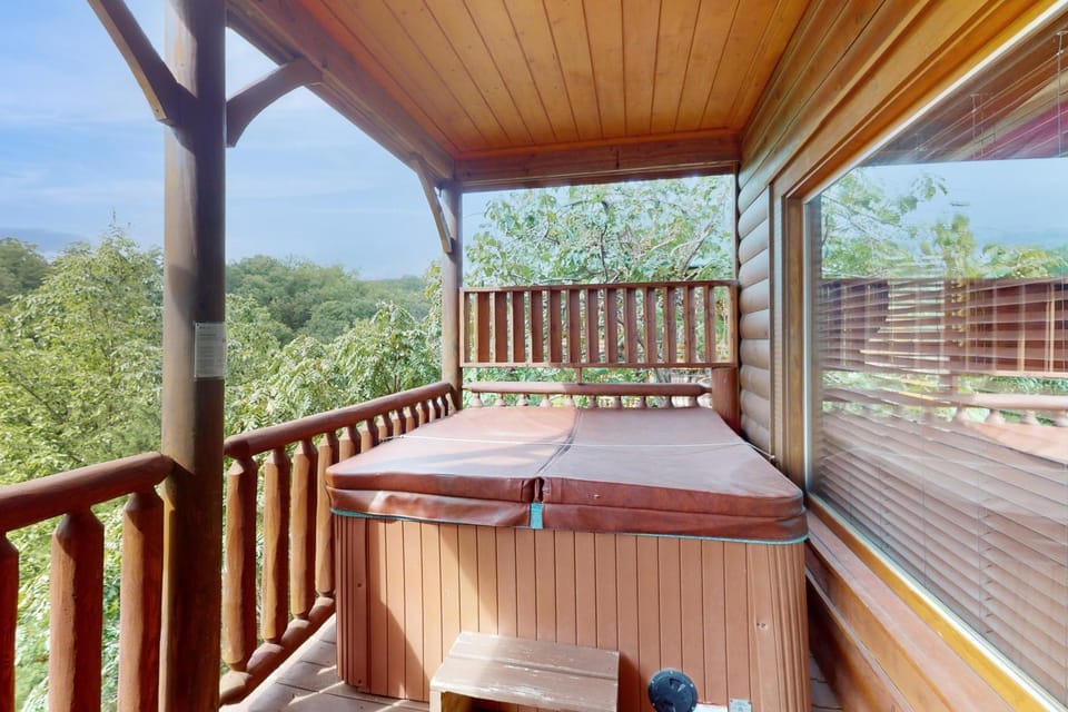 Cozy Log Cabin Sleeps 4 Hot Tub Amazing Mtn Views Cabin in Sevier County