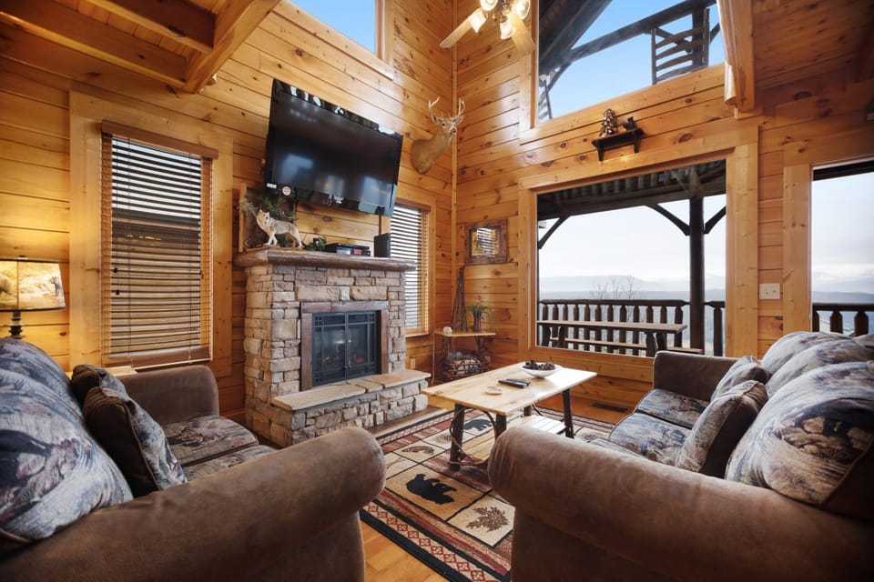 Cozy Cabin W Breathtaking Mtn View for 10 Hot Tub Cabin in Sevier County