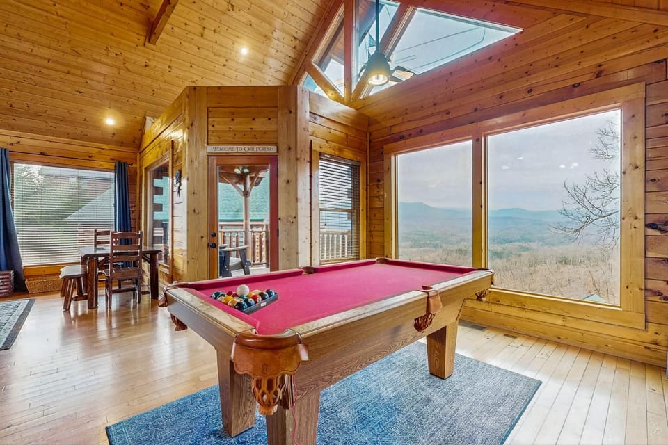 Lovely Cabin Sleep 6 Hot Tub Mtn View Pool Access Cabin in Sevier County