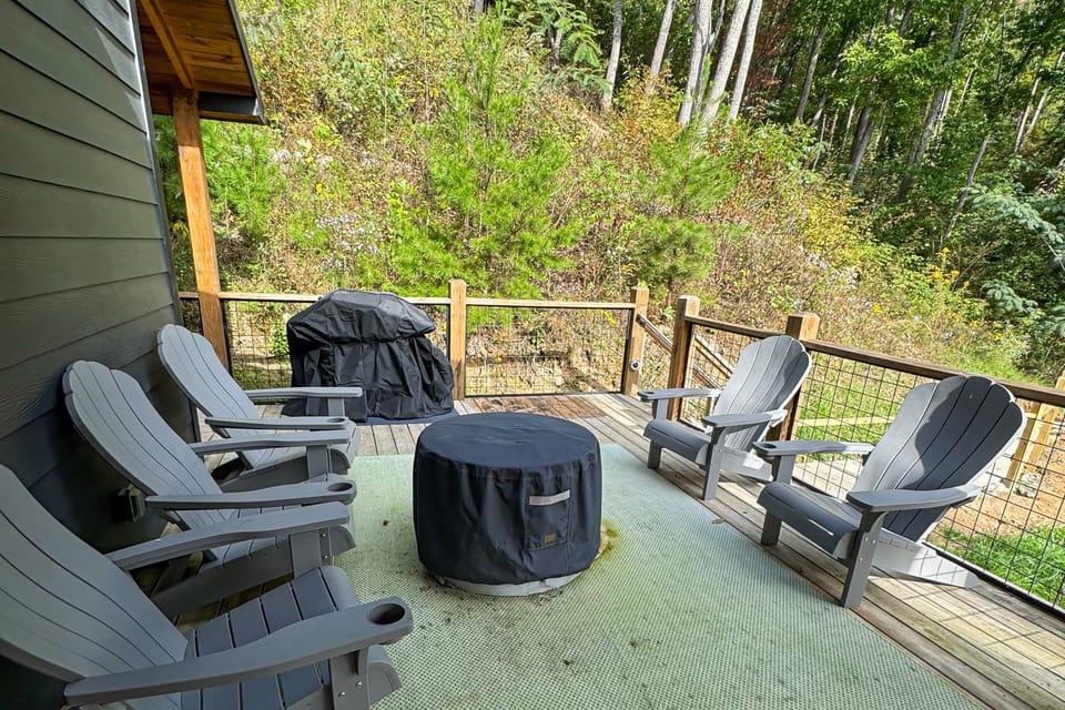 Newly Built Mtn View Home Sleeps 8 Hot Tub Games House in Sevier County