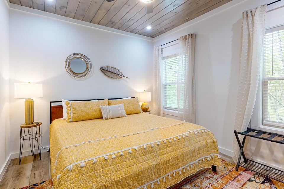 Newly Built Mtn View Home Sleeps 8 Hot Tub Games House in Sevier County
