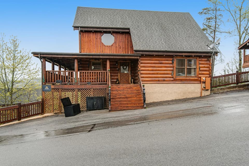 Mtn View Cabin W Hot Tub Sleeps 8 Resort Pool Cabin in Pigeon Forge