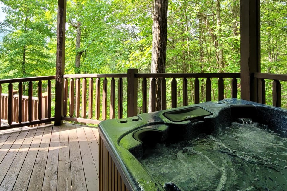 Mtn View Cabin Sleeps 12 Game Room Hot Tub Pool Cabin in Sevier County