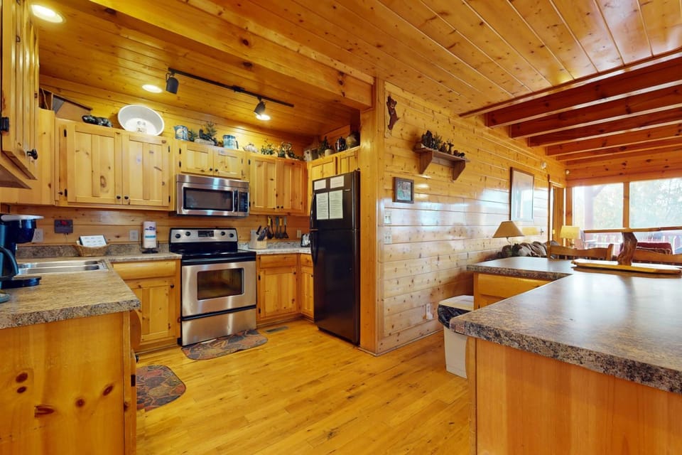 Cozy Cabin Sleep 13 Hot Tub Game Room Superb View Cabin in Sevier County