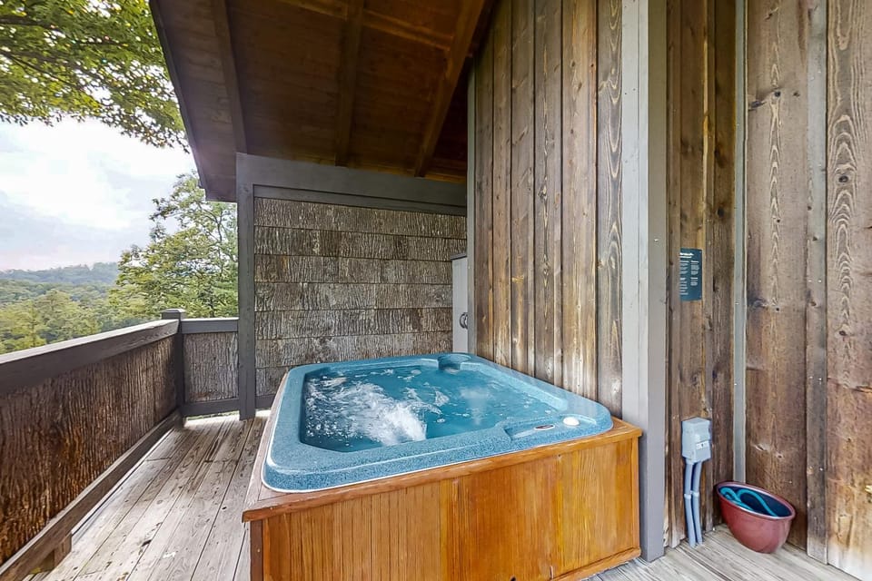 Mountain View Cabin Sleeps 4 Mins from National Park Cabin in Sevier County