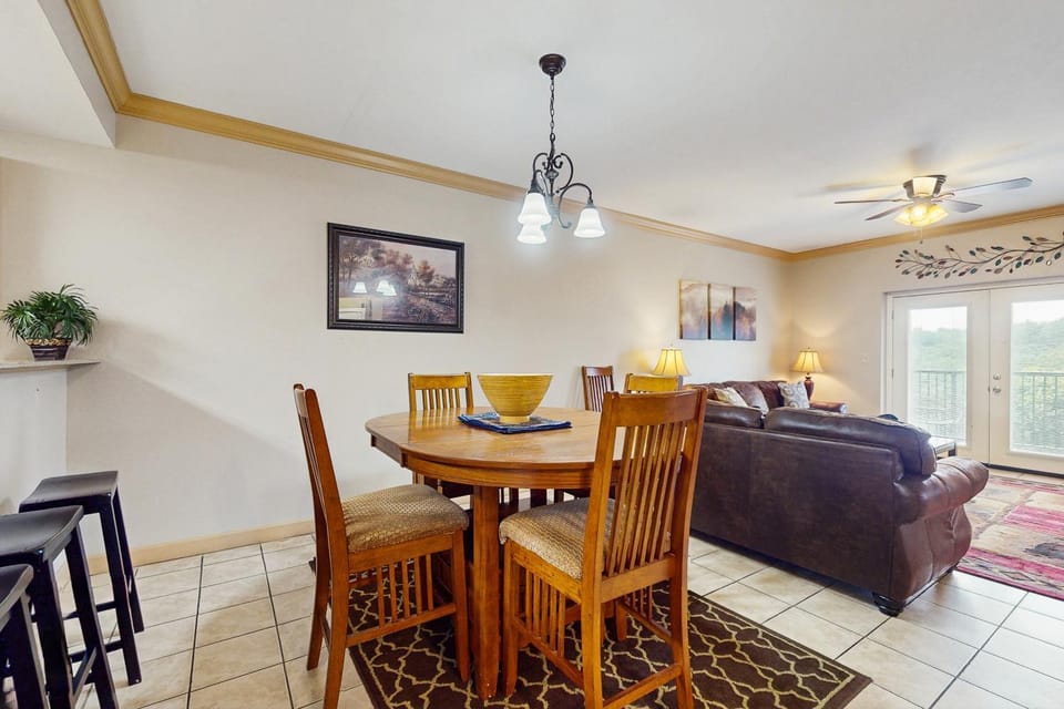 Cozy Downtown Getaway W Pools Sleeps 6 Hot tub House in Pigeon Forge