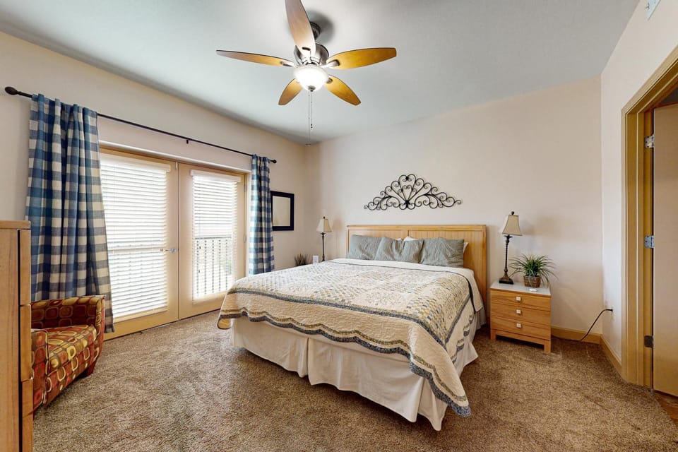 Charming Mtn View Condo Sleeps 6 2 Pools Hot Tub House in Pigeon Forge