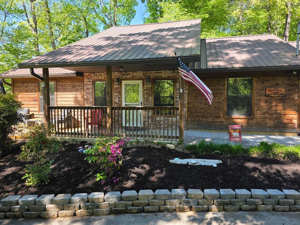 Tranquil Cabin Garage Games Boats Bikes Parking Cabin in Sevierville