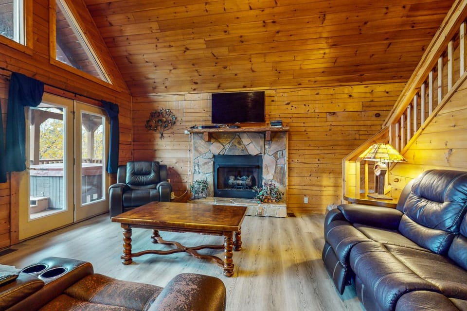 Cabin W Mtn Views Sleeps 9 Decks Private Hot Tub Cabin in Sevier County