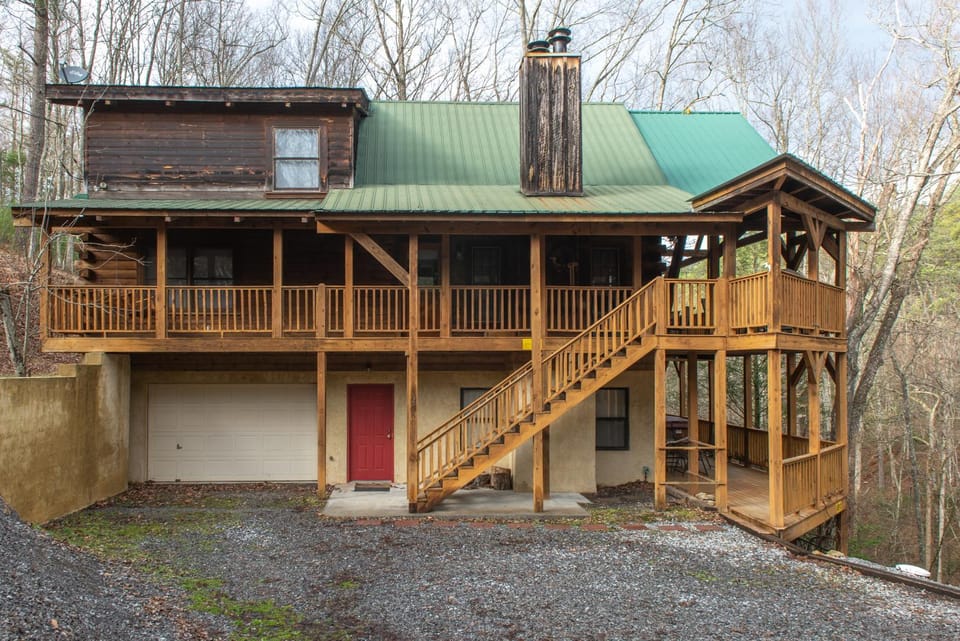 Cozy Custom Cabin Sleeps 9 Private Pond Hot Tub Cabin in Sevier County