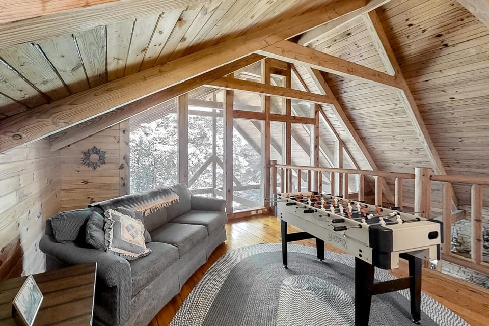 Cozy Custom Cabin Sleeps 9 Private Pond Hot Tub Cabin in Sevier County