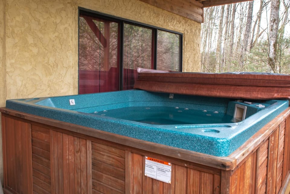 Cozy Custom Cabin Sleeps 9 Private Pond Hot Tub Cabin in Sevier County