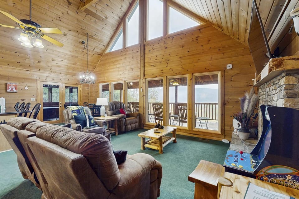 Hidden Cabin Sleep 6 Mtn Views Pickleball Hot Tub Cabin in Sevier County