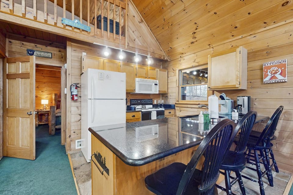 Hidden Cabin Sleep 6 Mtn Views Pickleball Hot Tub Cabin in Sevier County