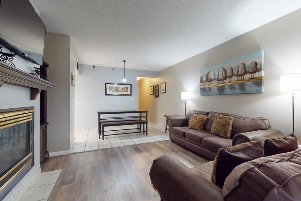 Riverfront Condo Sleeps 6 Shared Pool Fireplace House in Pigeon Forge