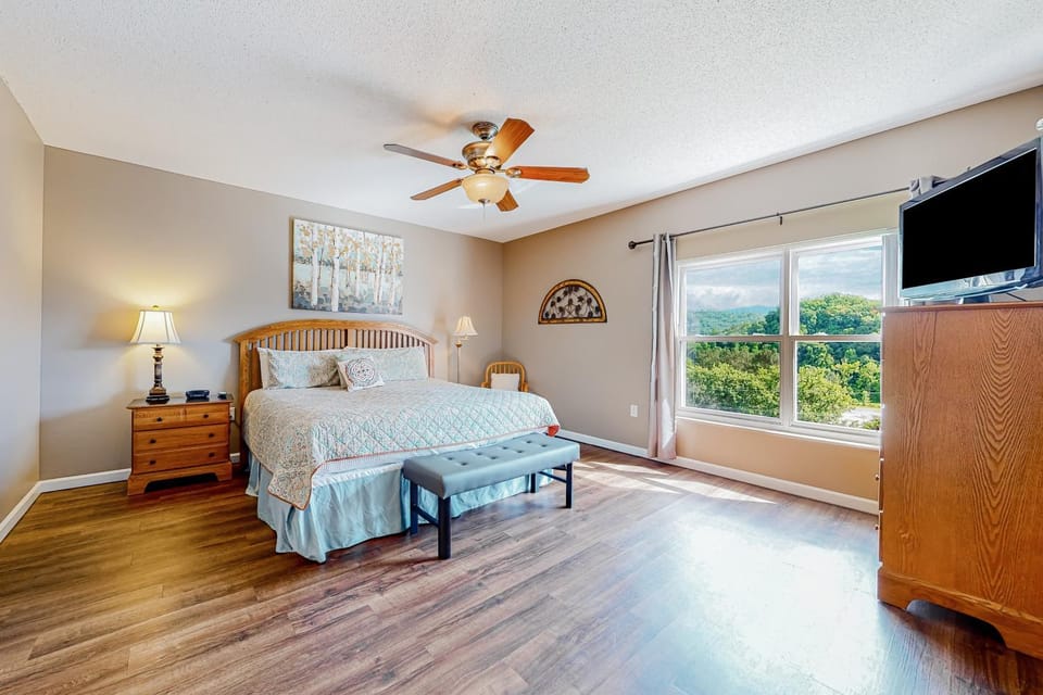 Mtn View Condo Sleeps 8 Pool W Lazy River Hot Tub House in Pigeon Forge
