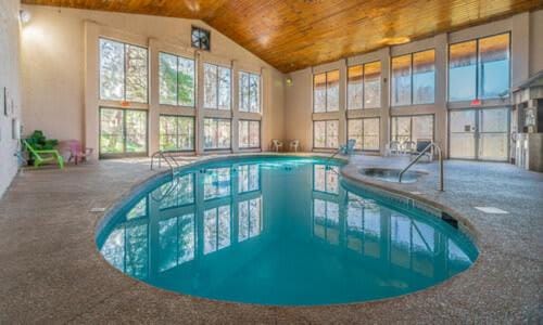 Spacious Escape Sleeps 8 Pool BBQ Grill Firepit House in Pigeon Forge