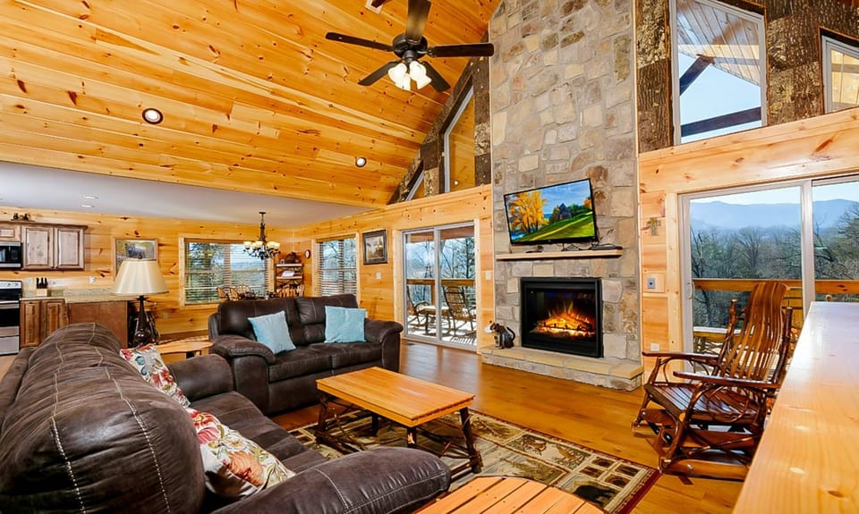 Luxe Mtn View Cabin Sleeps 10 Hot Tub Game Room Cabin in Gatlinburg