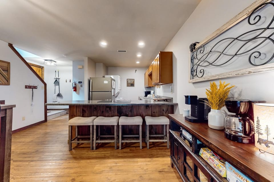 Mountain Escape Sleeps 6 Near Town Free Tickets House in Gatlinburg