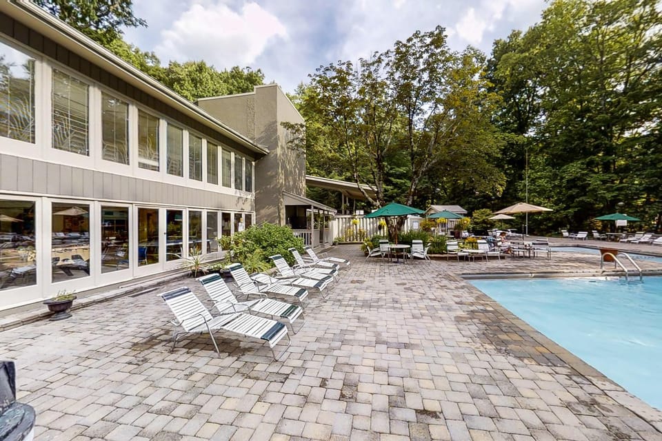 Mountain Escape Sleeps 6 Near Town Free Tickets House in Gatlinburg