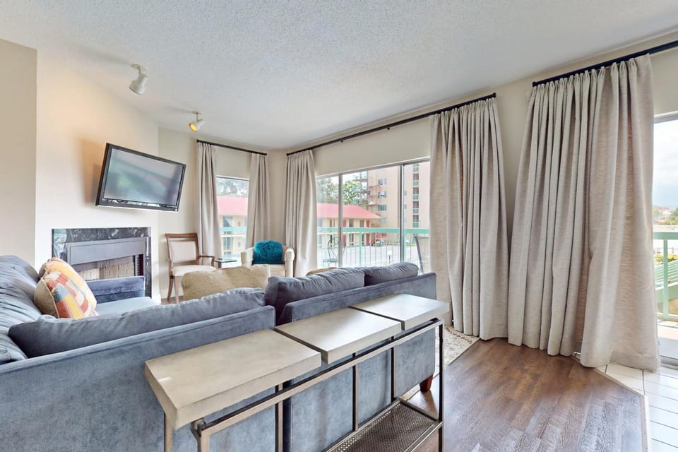 Retreat W Pool Near Pigeon Forge & Main Parkway House in Pigeon Forge
