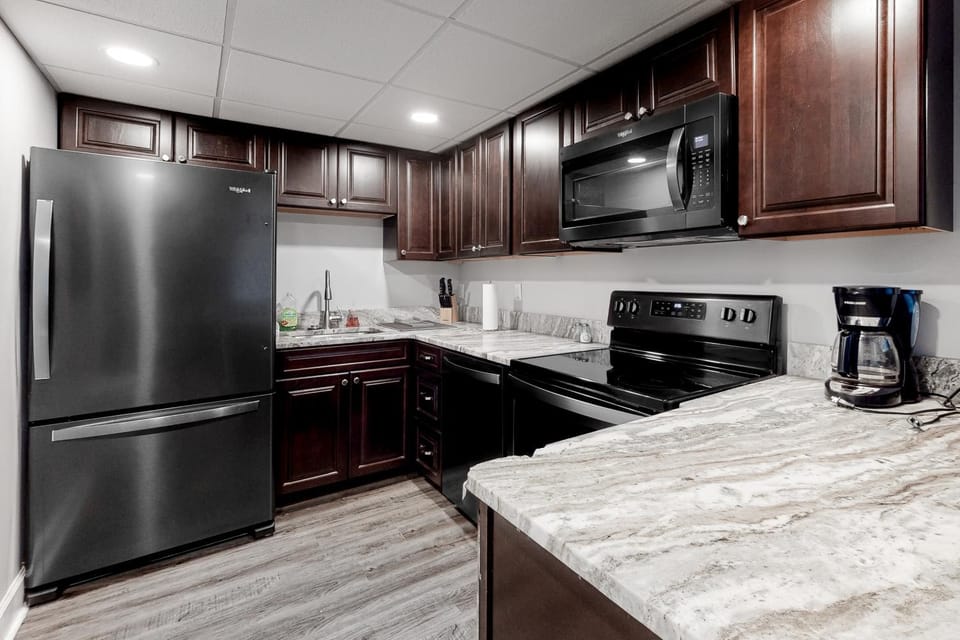 Newly Remodeled Downtown Riverfront Condo Sleep 6 House in Pigeon Forge